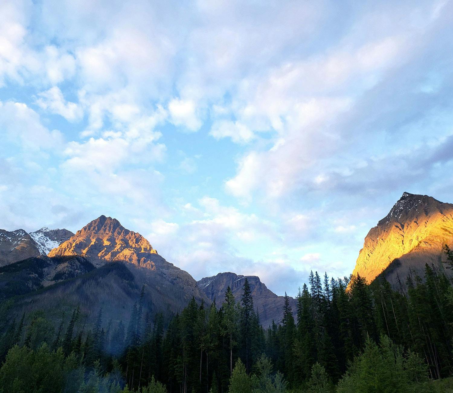 Photo of sun on the mountains in Banff, Alberta