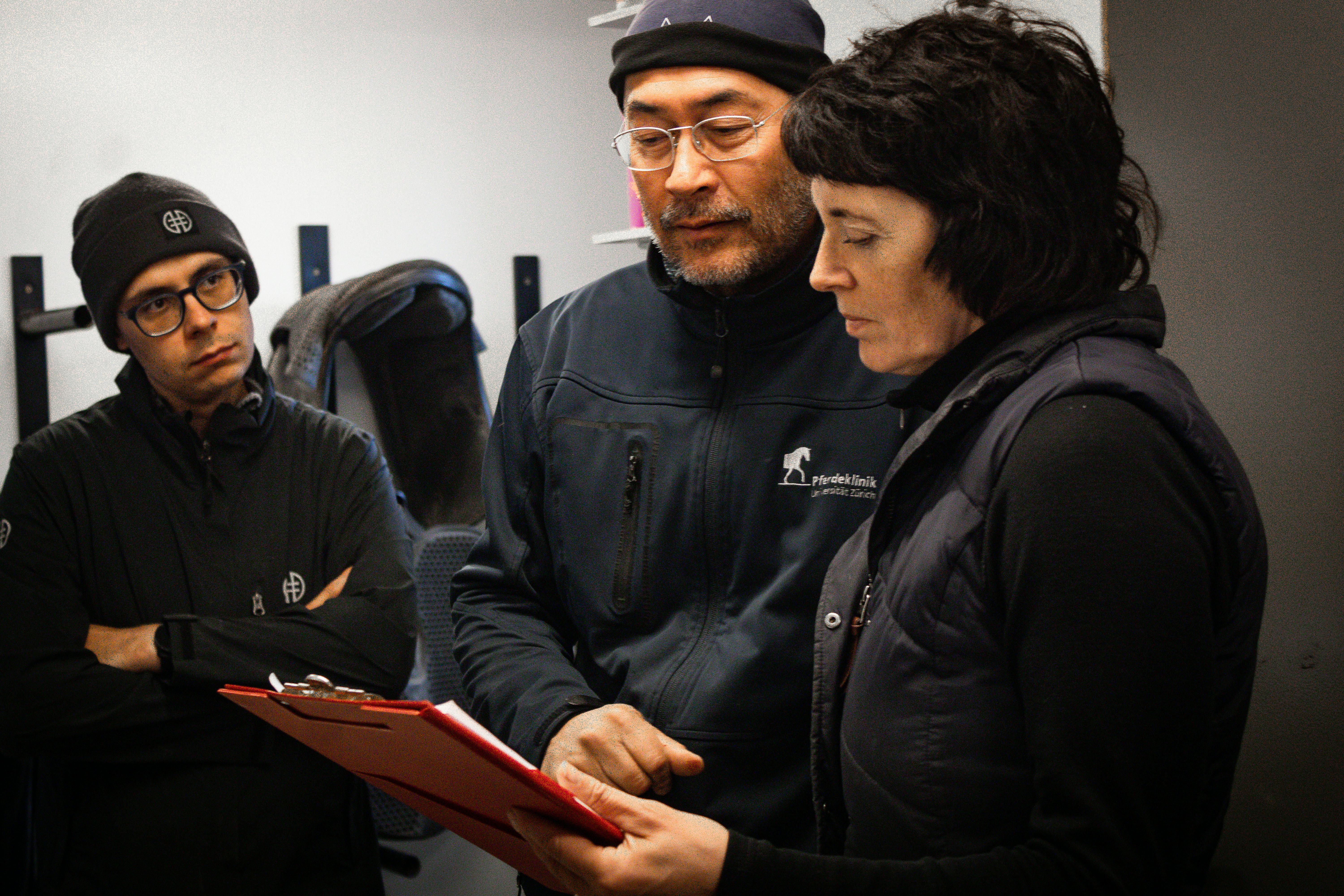 Johannes Amplatz listens carefully as Prof. Michael Weishaupt and Assoc. Prof. Guðrún Stefánsdóttir discuss the data collected during their study on Icelandic horses' recovery after a 250m pace run.