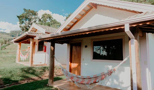 Vista externa dos quartos Pousada Cafuné