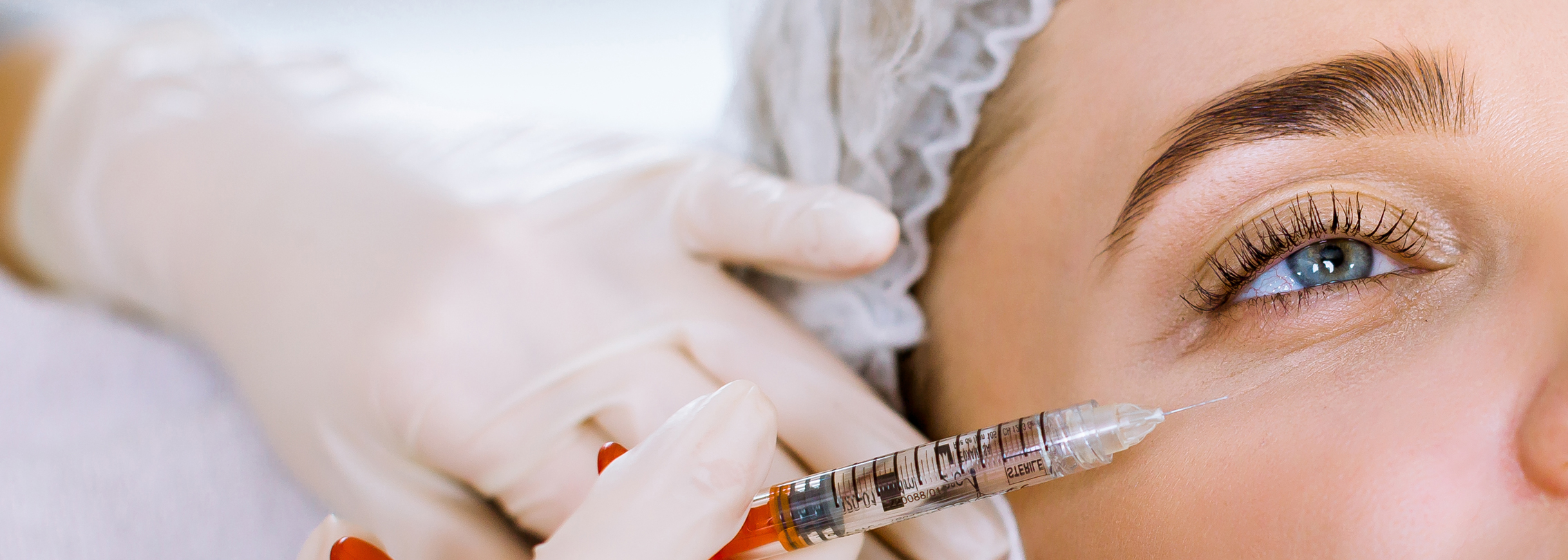 woman having under eye jelly roll treatment