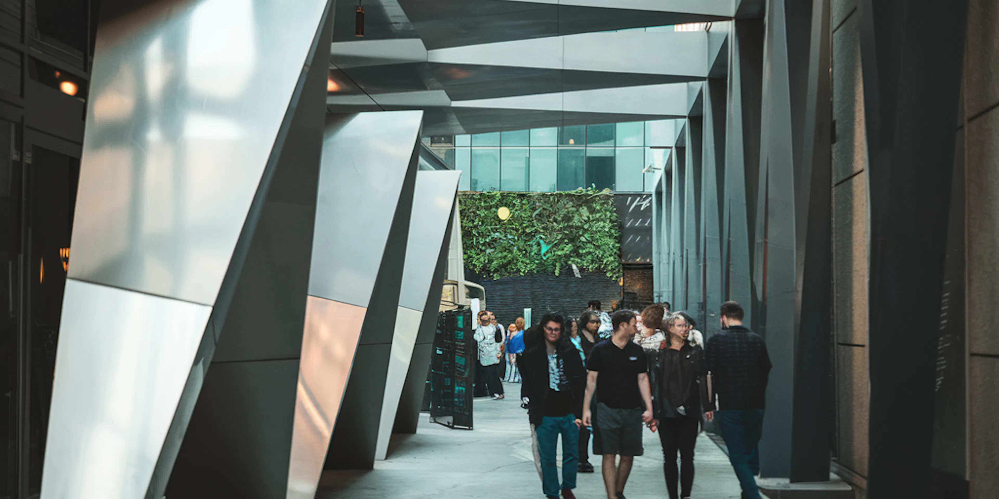 A hallway filled with people