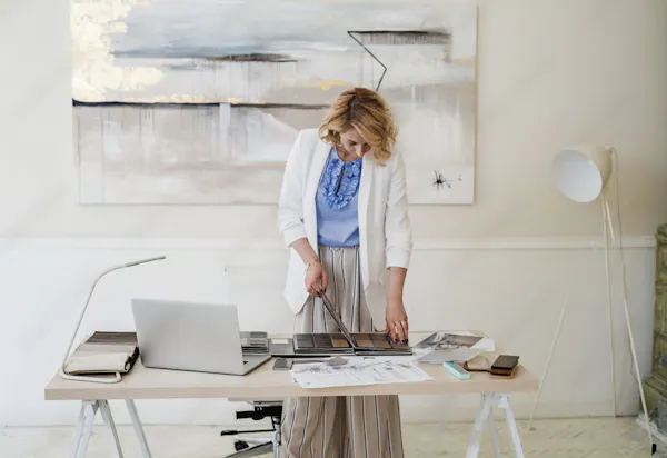 how to dress as an interior designer Interior Designer Outfit Ideas: 5 Wardrobe Essentials