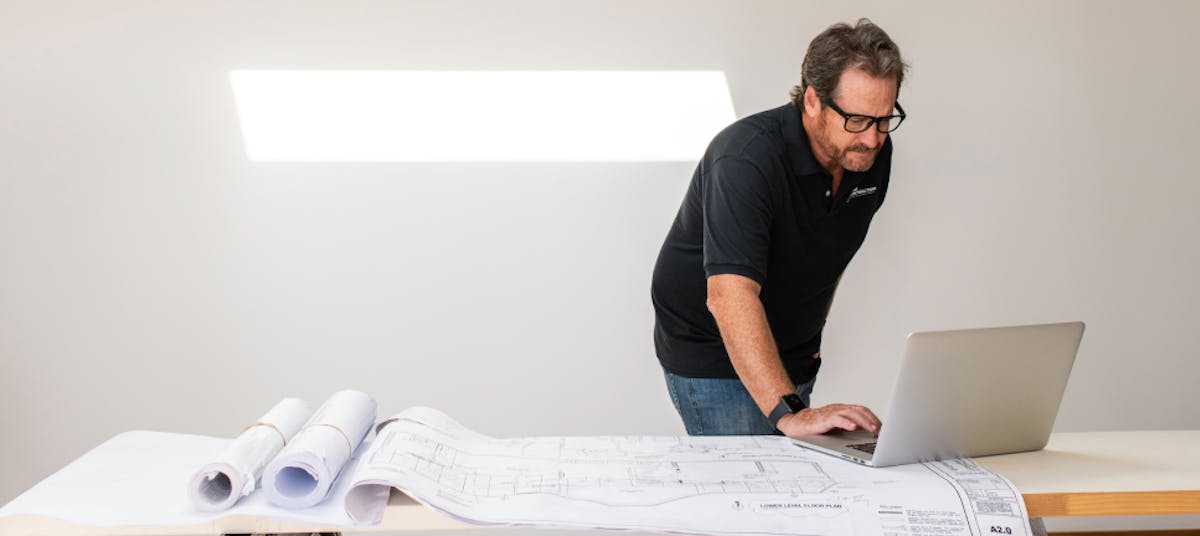 A construction pro keeps everything organized in Houzz Pro, an all-in-one business tool. 