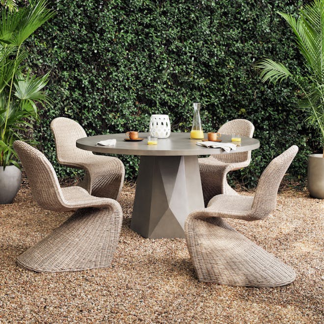 Outdoor Dining Furniture