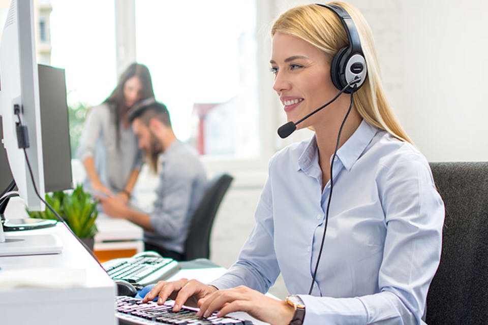 What is a Virtual Receptionist & How They Help Startups 