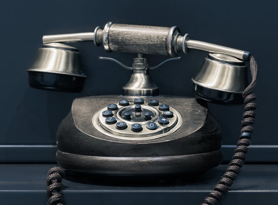 Old style telephone. Photo by Pawel Czerwinski on Unsplash
