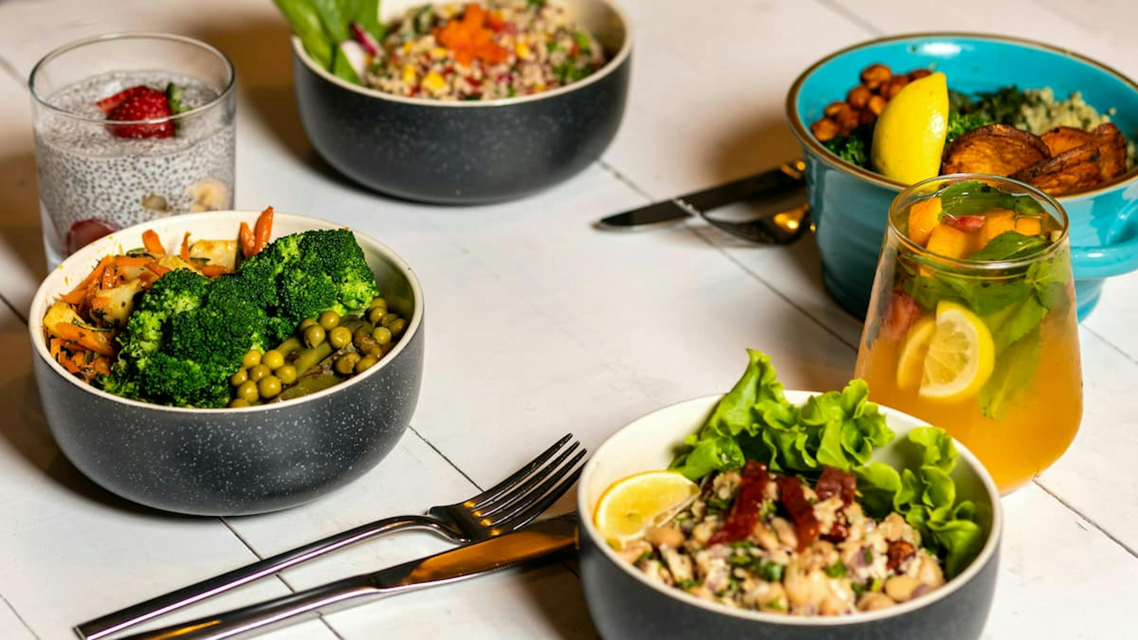 Photograph of a lunch plate with healthy food.