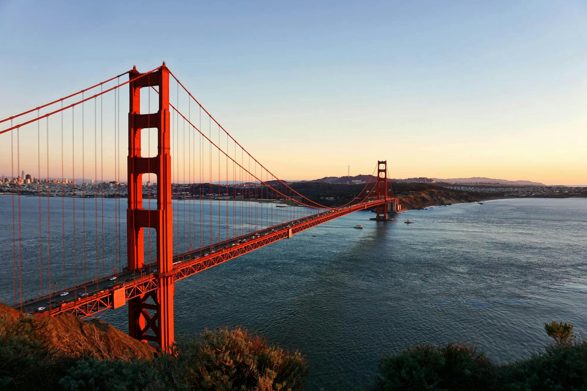 Golden Gate Bridge at sunset, representing the vibrant setting for top-tier corporate catering in San Francisco.
