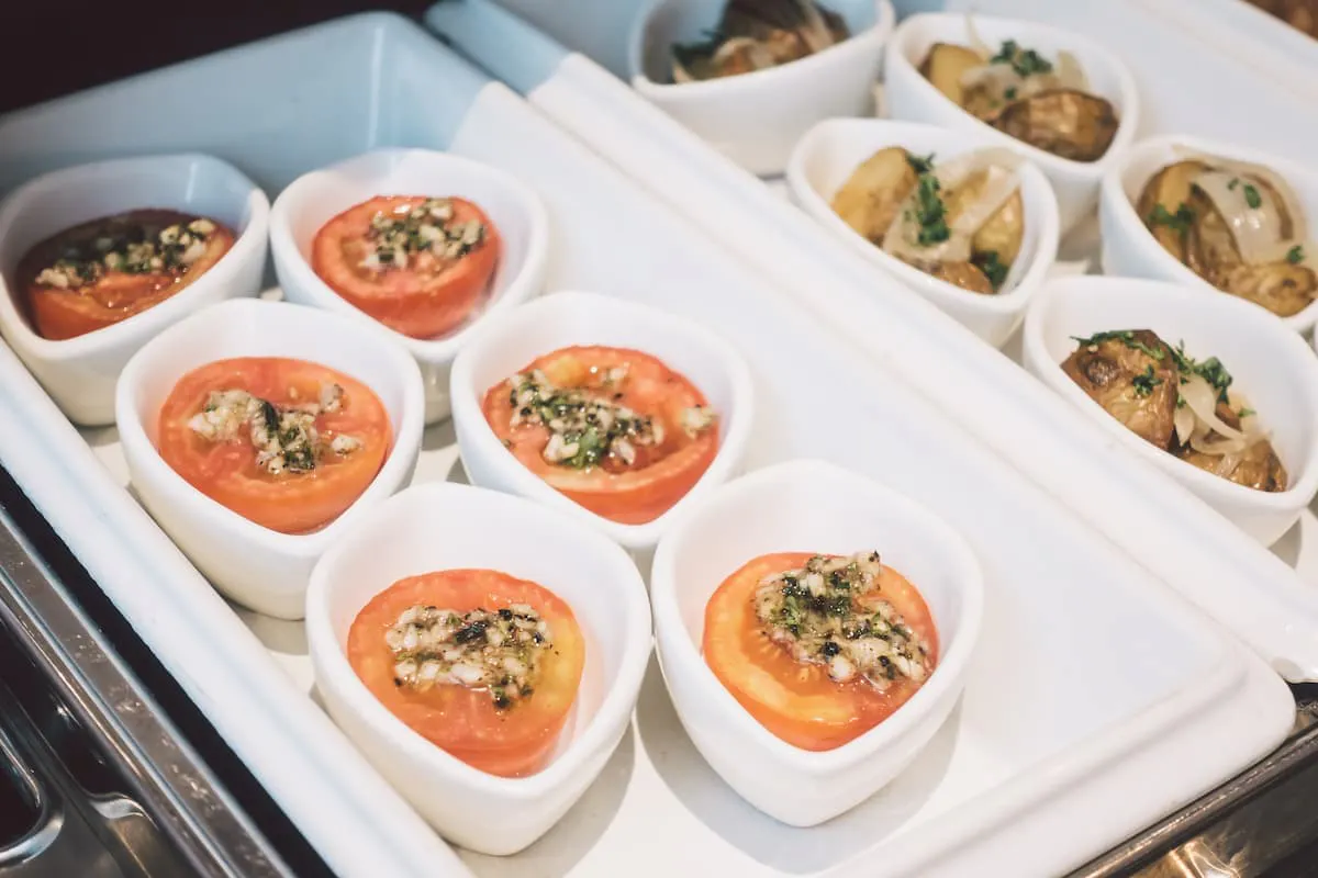 Fresh gourmet appetizers in individual bowls, ideal for premium corporate catering in San Francisco events and meetings.