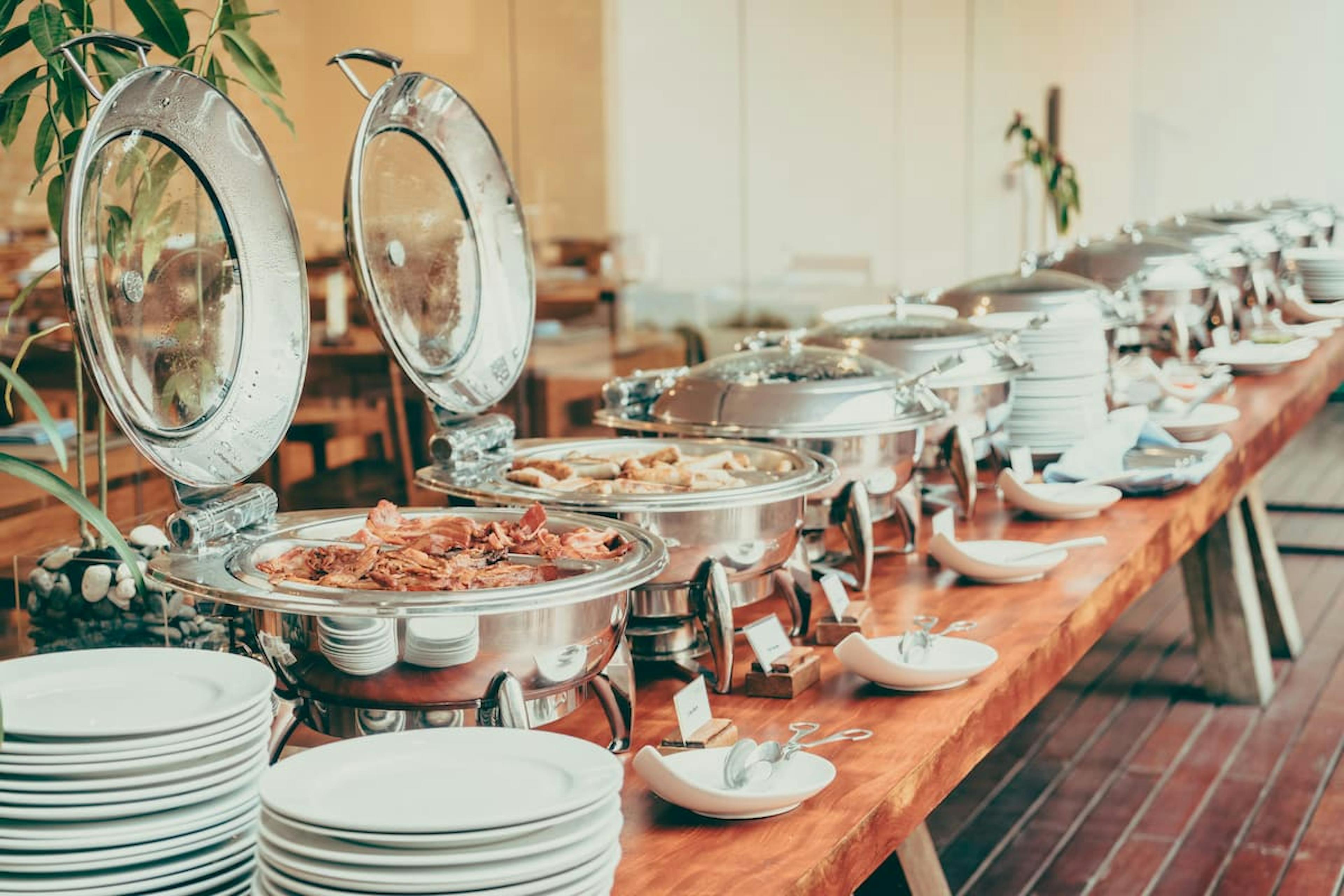 Elegant buffet setup showcasing the benefits of buffet-style catering for corporate events, offering variety and efficiency.