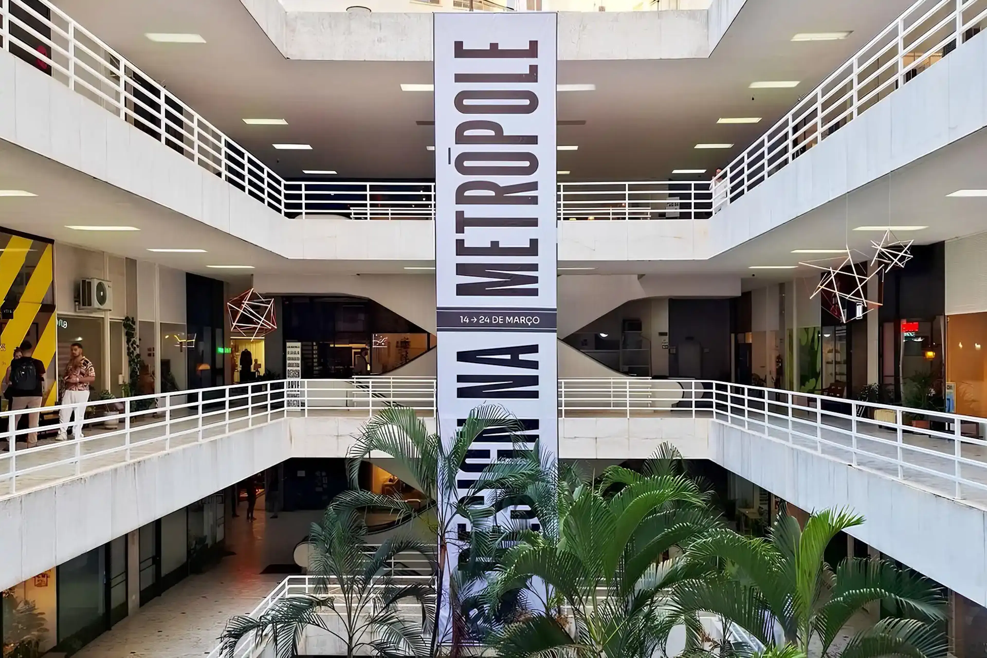 Vão central da Galeria Metrópole
