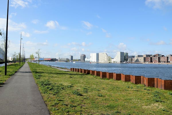 Wandelpad aan het water