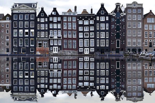 Huizen langs de gracht