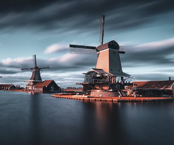 Windmolen aan het water