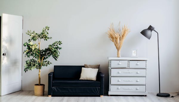 Woonkamer met meubels