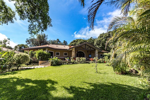 Villa met grote tuin 