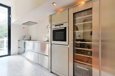 Keuken met wijnkoeler