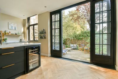 Keuken met open schuifdeur 