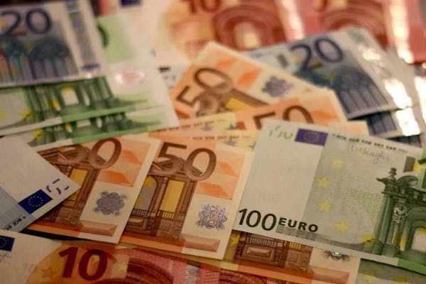 geldbriefjes van 50 en 100