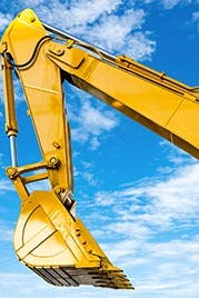 pieni keltainen kaivinkoneen kauha