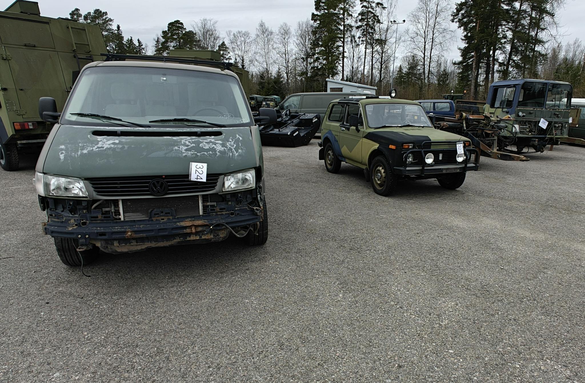 Puolustusvoimien käytössä olleita autoja
