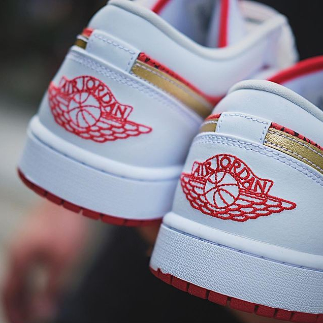 air jordan 1 low spades on feet