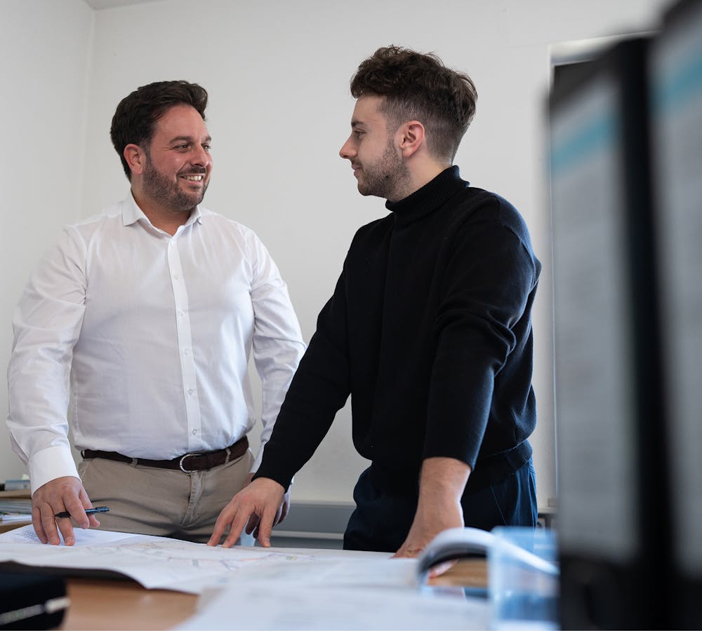 Mitarbeiter im Ingenieurbüro Mitarbeiter im Ingenieurbüro