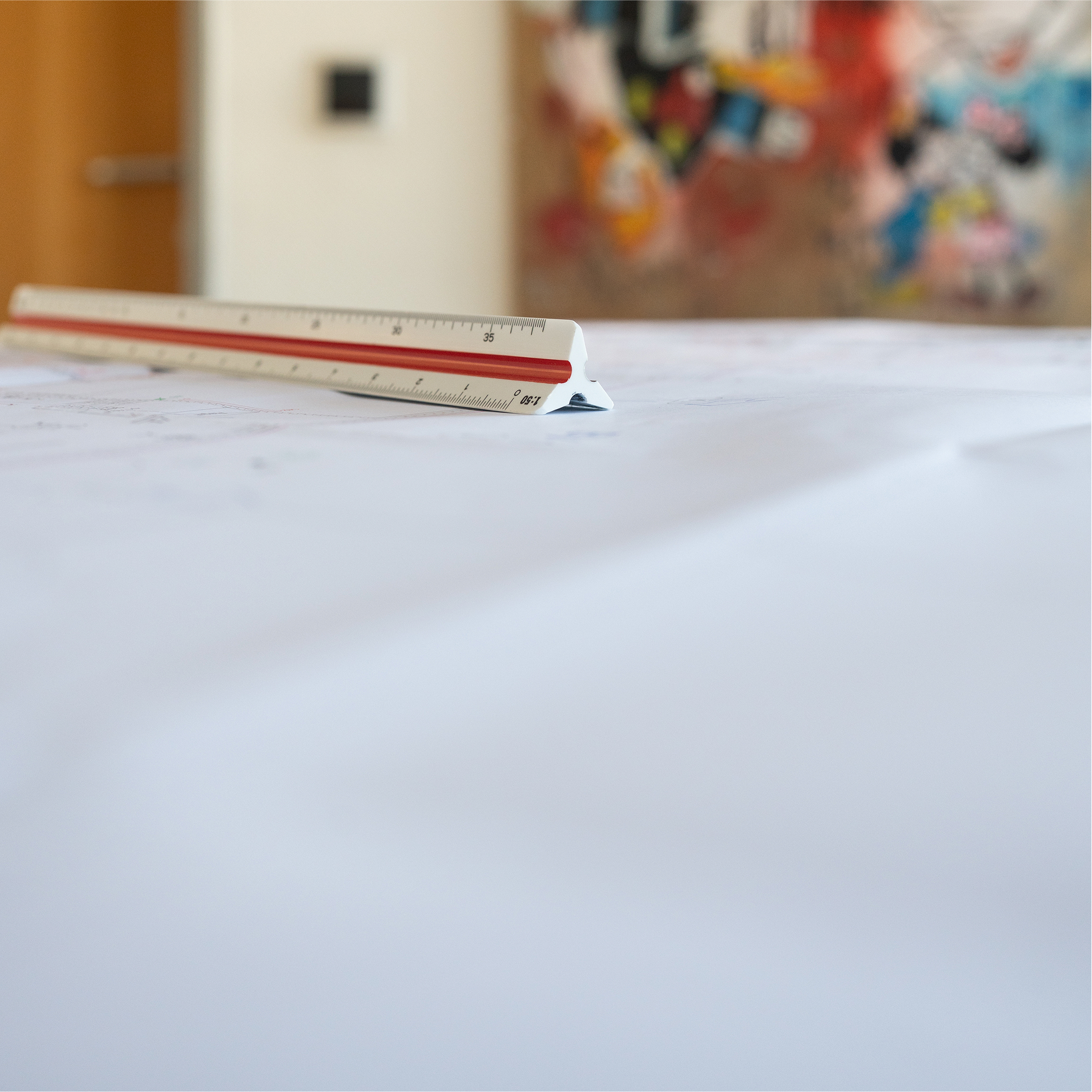 Lineal liegt auf Projektplan