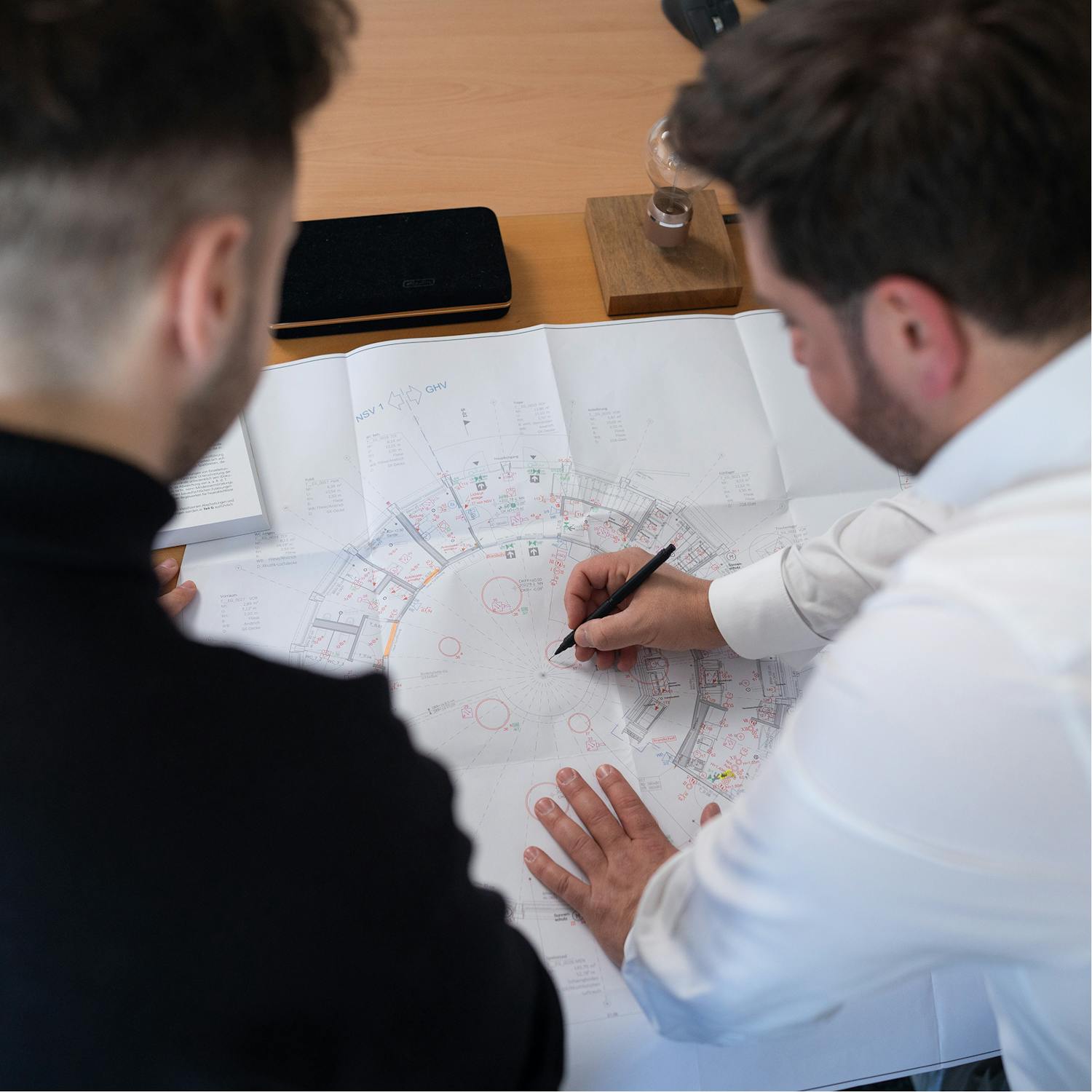 Mitarbeiter bei der Projektplanung