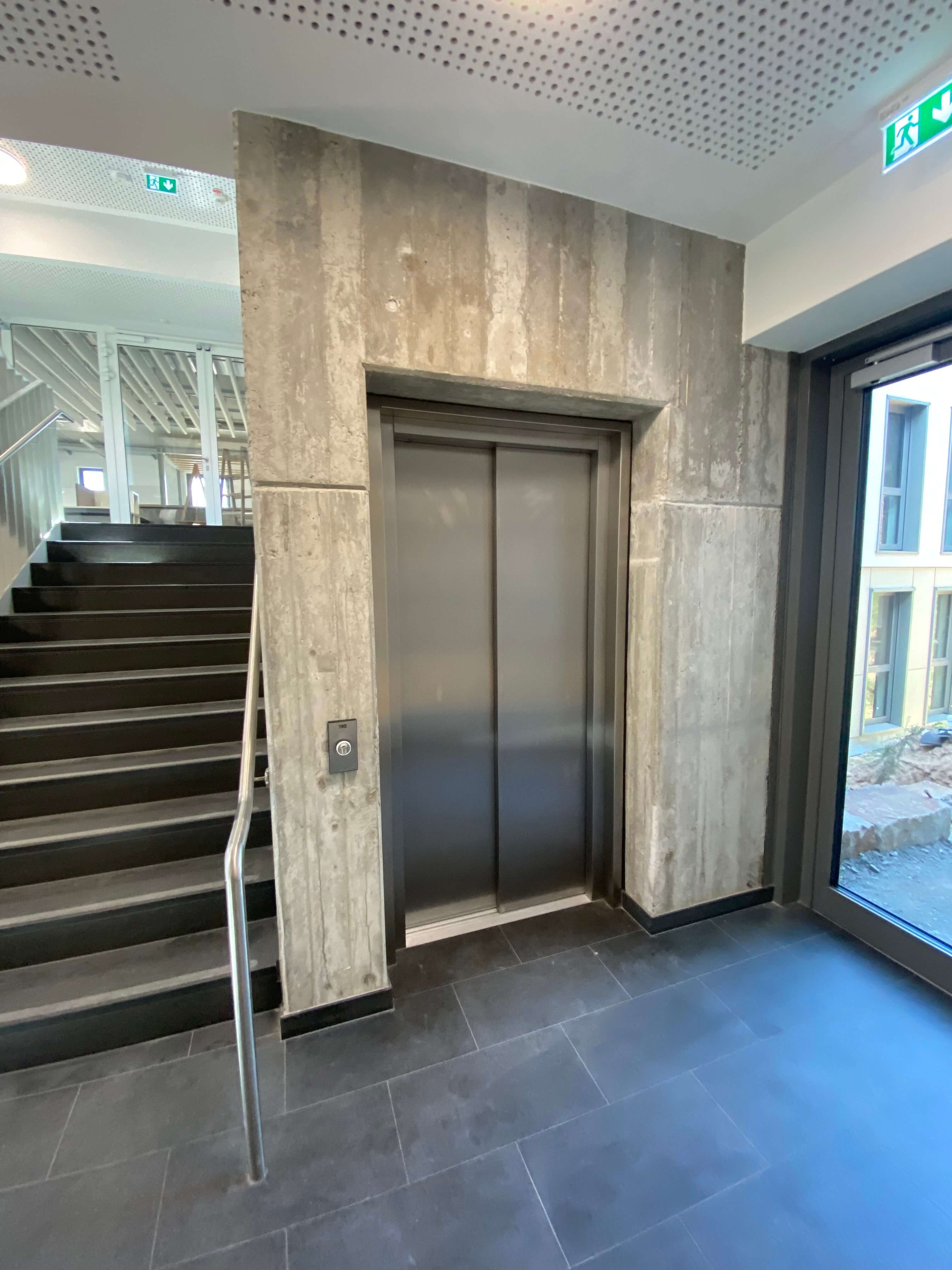 Aufzug in der Steinwaldschule Neukirchen