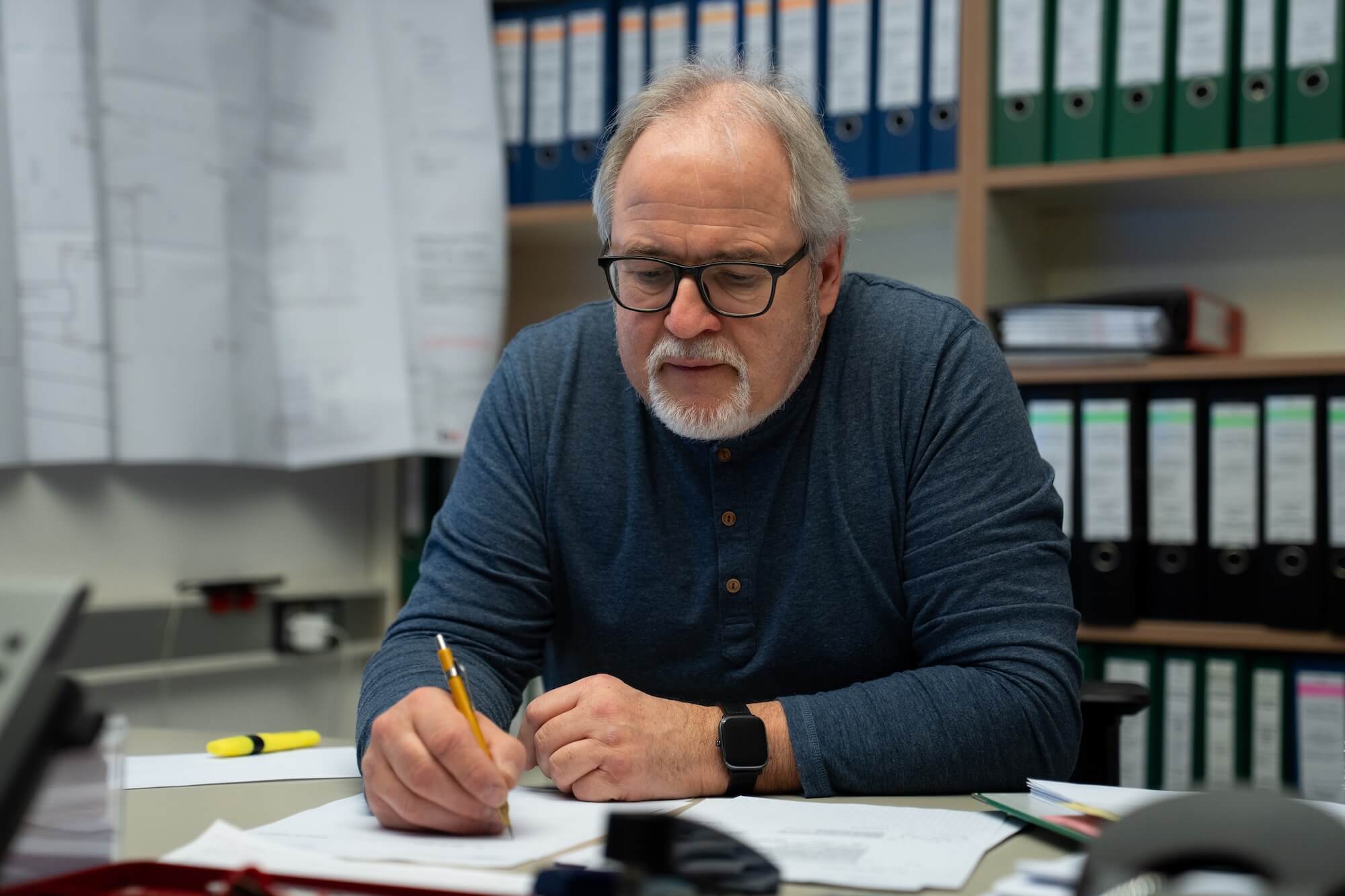 Mitarbeiter des Ingenieurbüros bei der Projektplanung