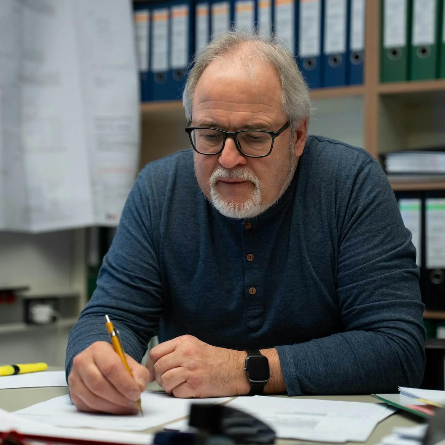 Mitarbeiter des Ingenieurbüros bei der Projektplanung