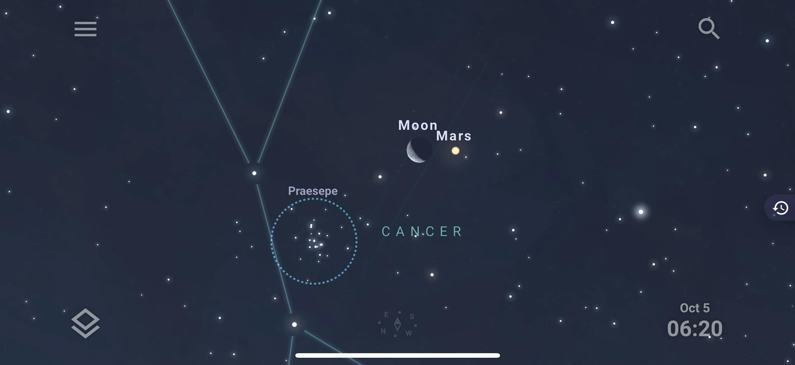 Tunglið og Mars 5. október skammt hjá Býflugnabúinu. Mynd: Stellarium