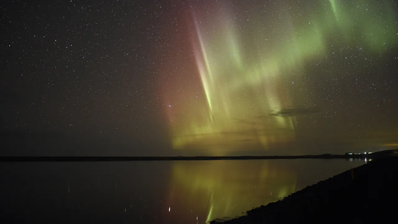 Northern Lights from Dyrhólaey. Credit: Gísli Már Árnason / Iceland at Night