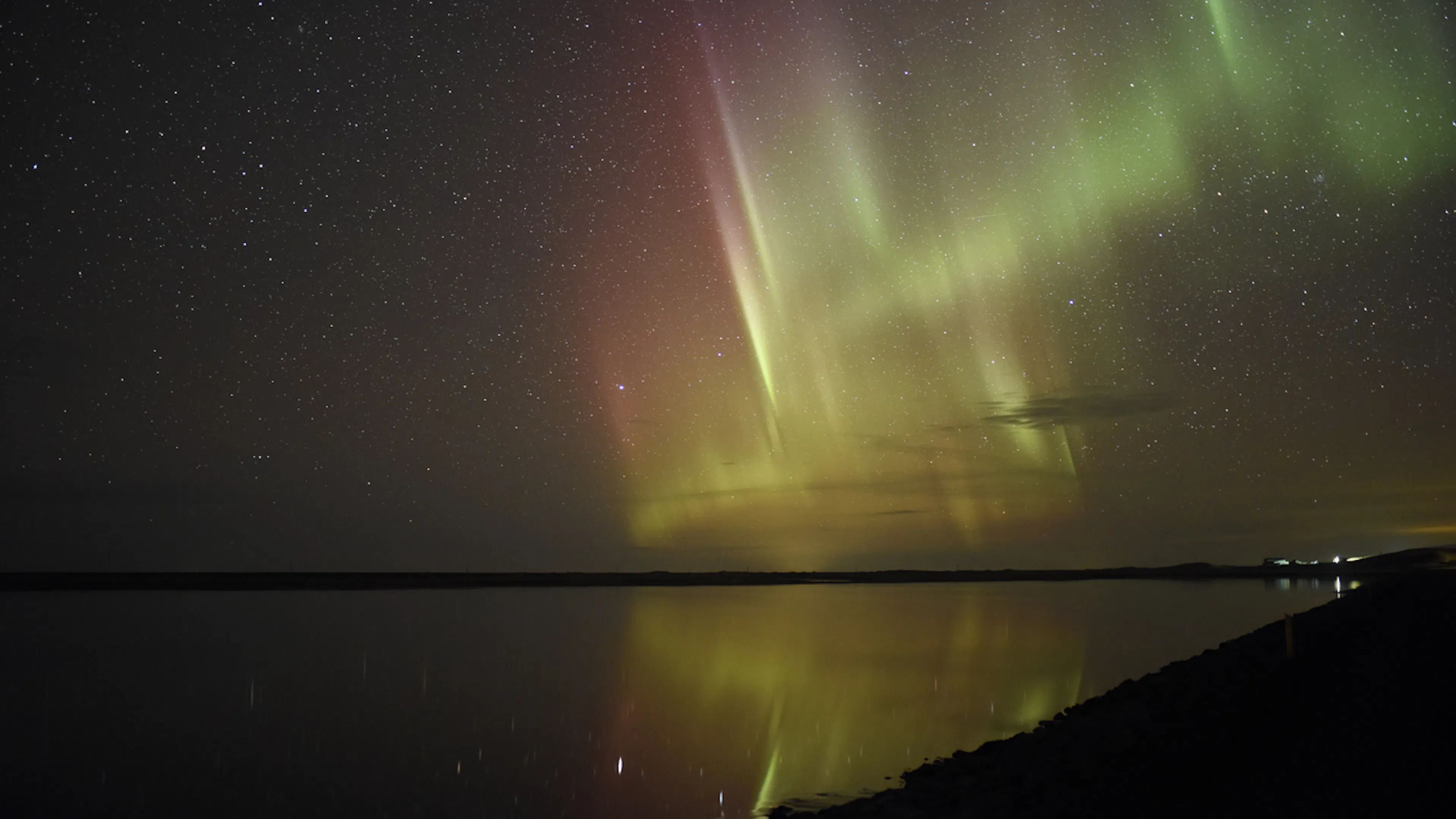Northern Lights from Dyrhólaey. Credit: Gísli Már Árnason / Iceland at Night