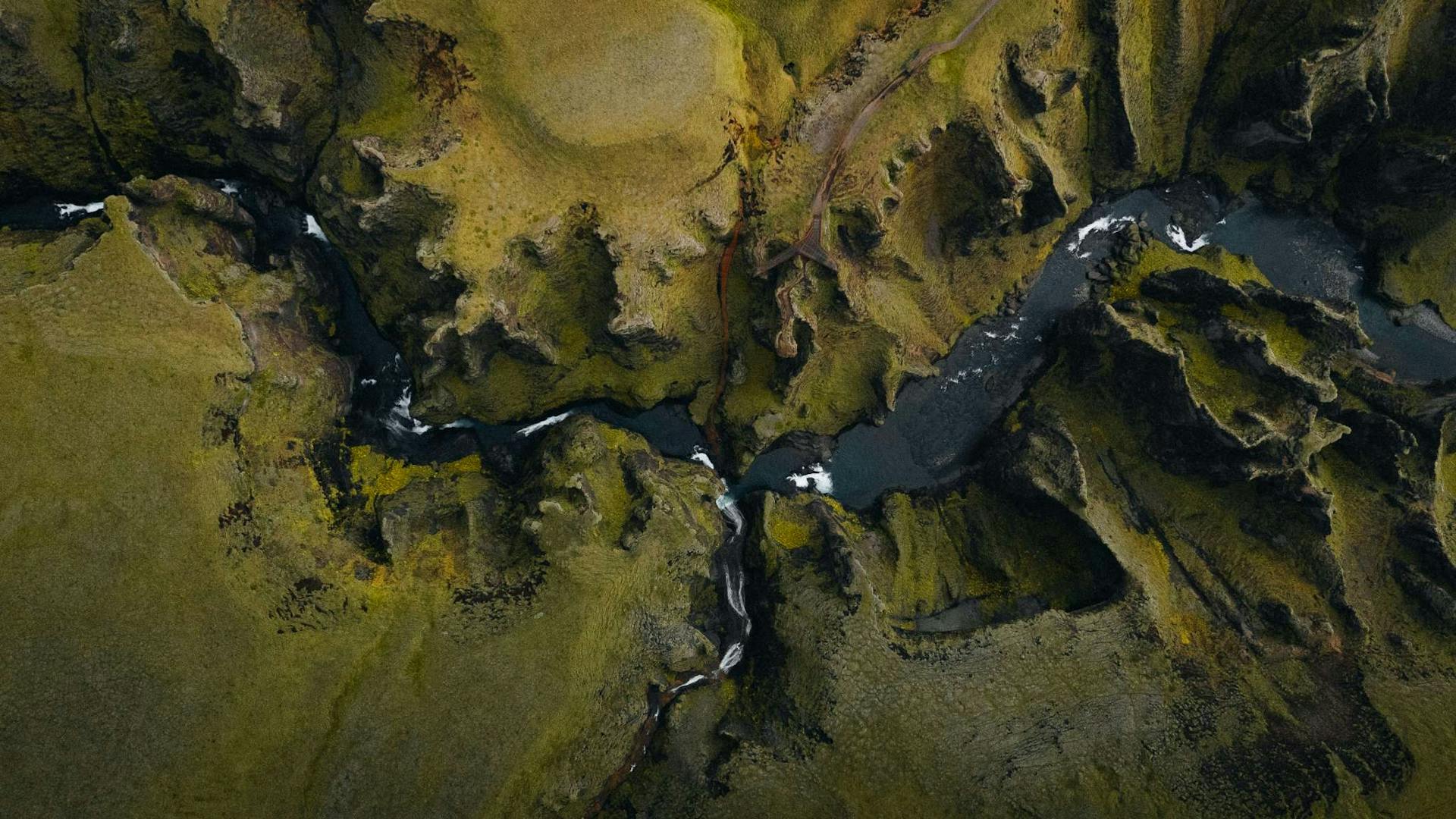 Fjaðrárgljúfur canyon