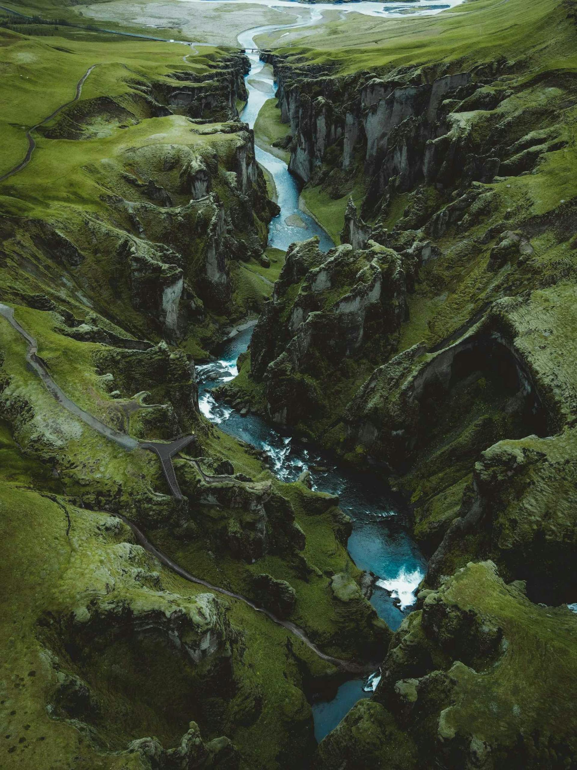 Fjaðrárgljúfur canyon