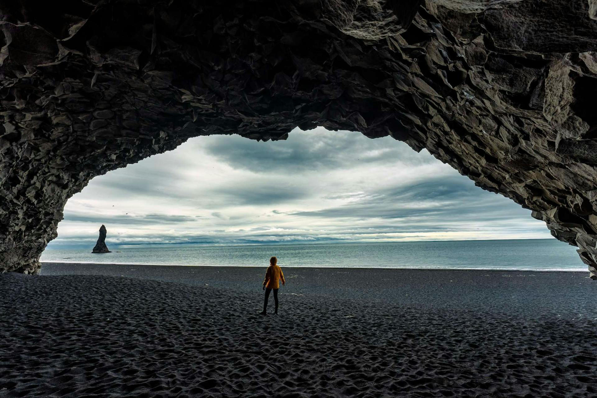Vik, Reynisfjara, Reynisdrangar, cave