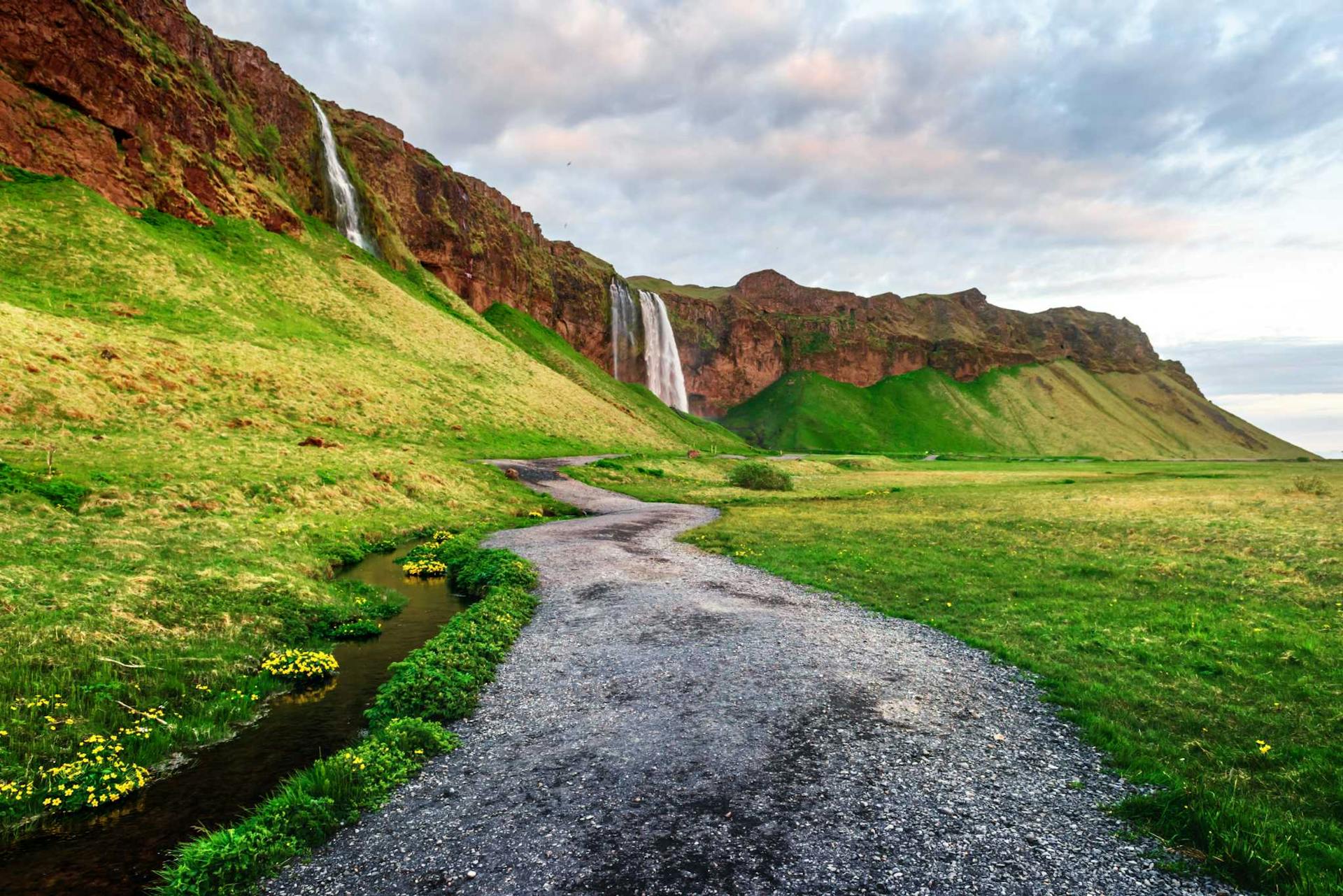 seljalandfoss waterfall summer