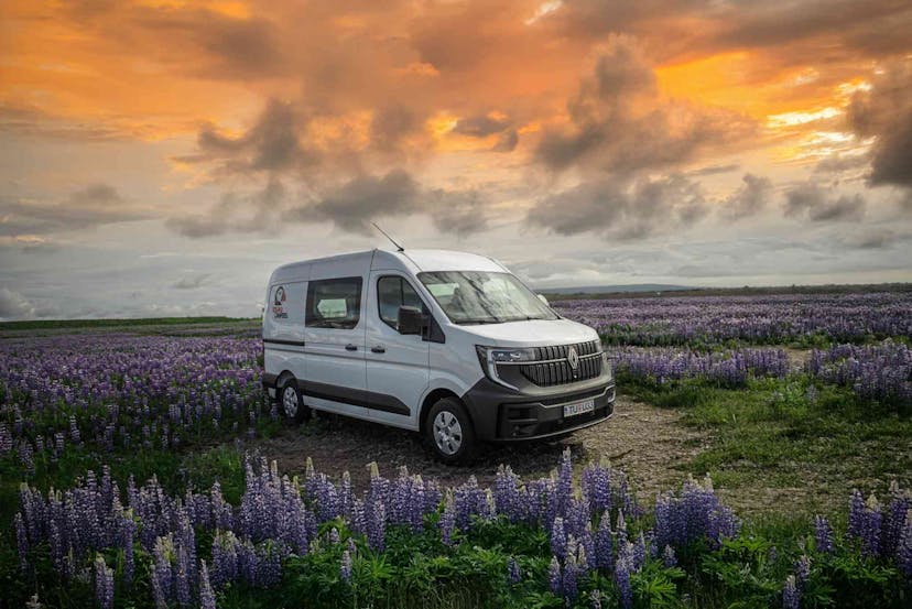 Motorhome iceland sunlight