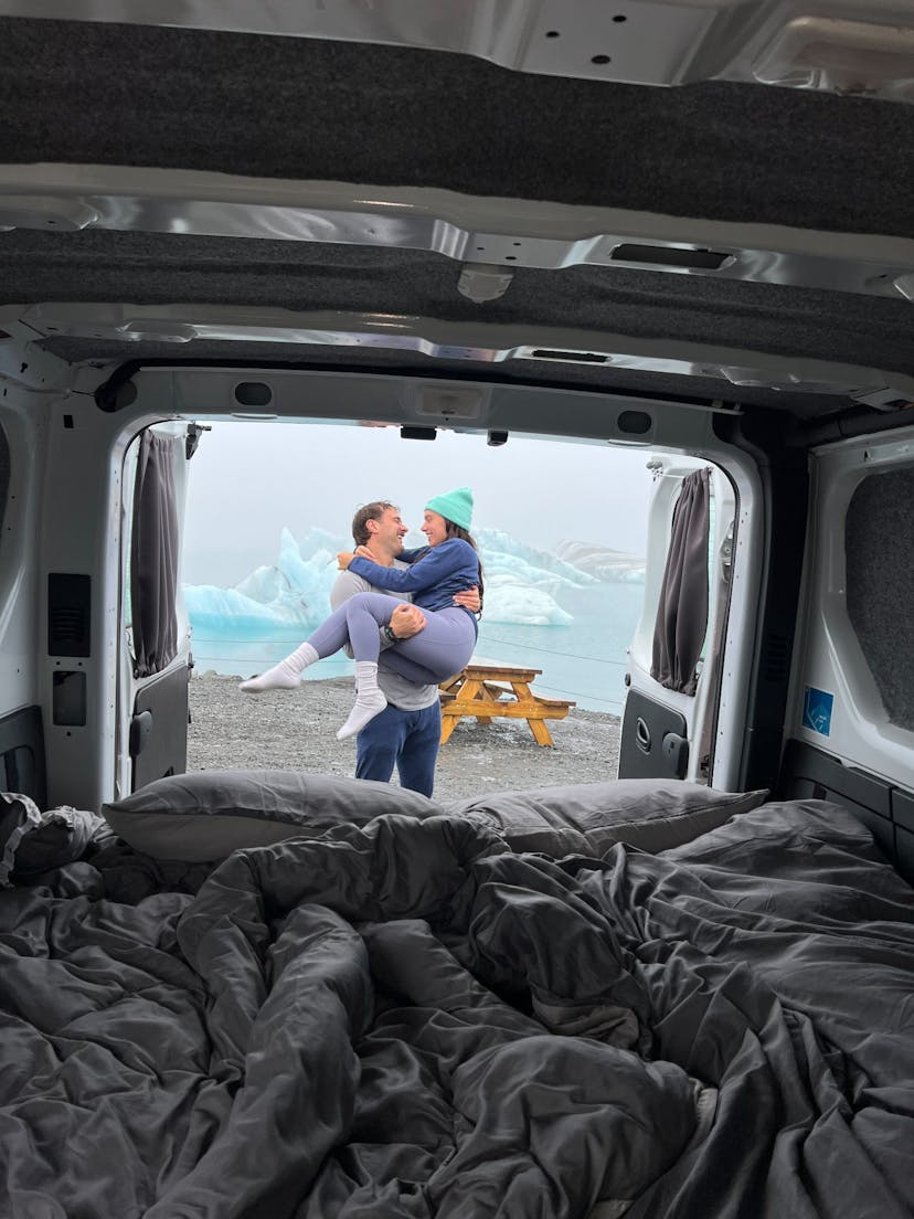 Jökulsárlón vanlife couple