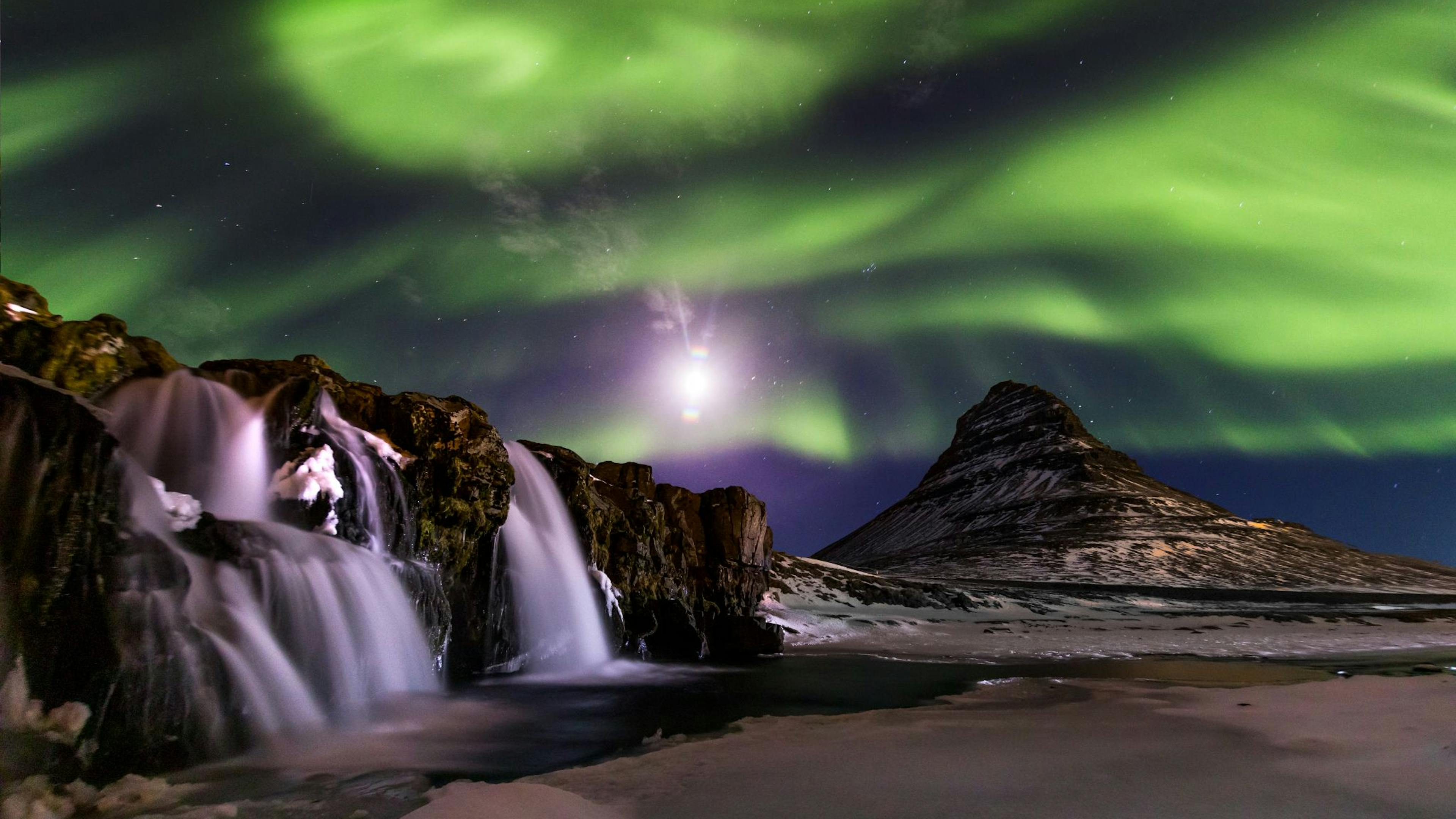 kirkjufell northern lights