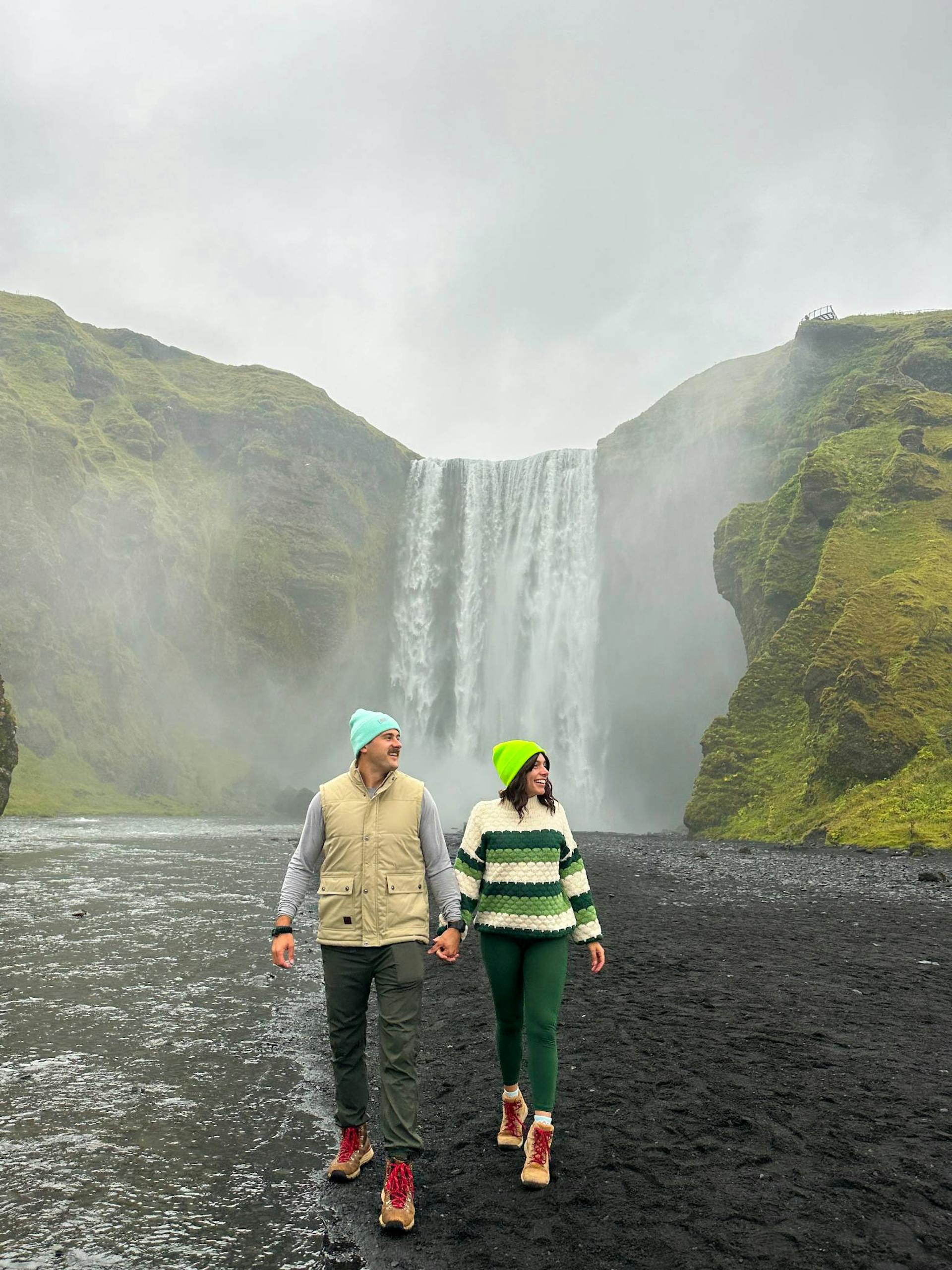 Skogarfoss couple