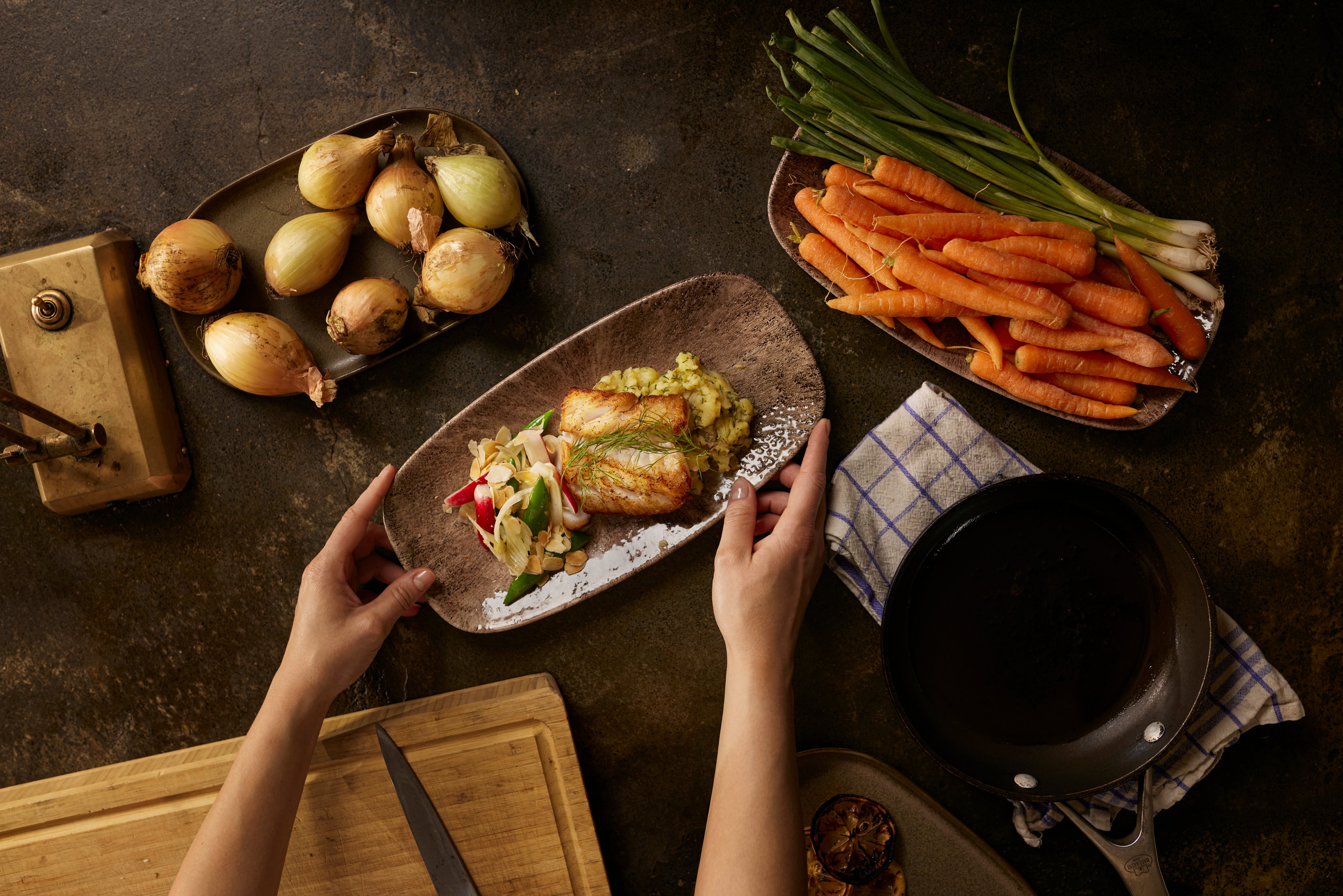 Chef serves Icelandic fish