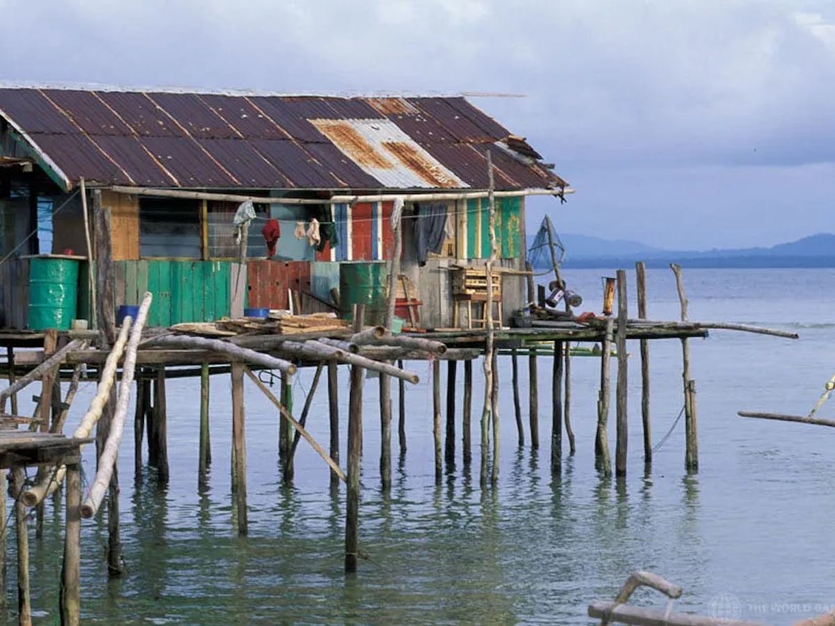 Home on the water Indonesia. Photo: © Curt Carnemark / World Bank