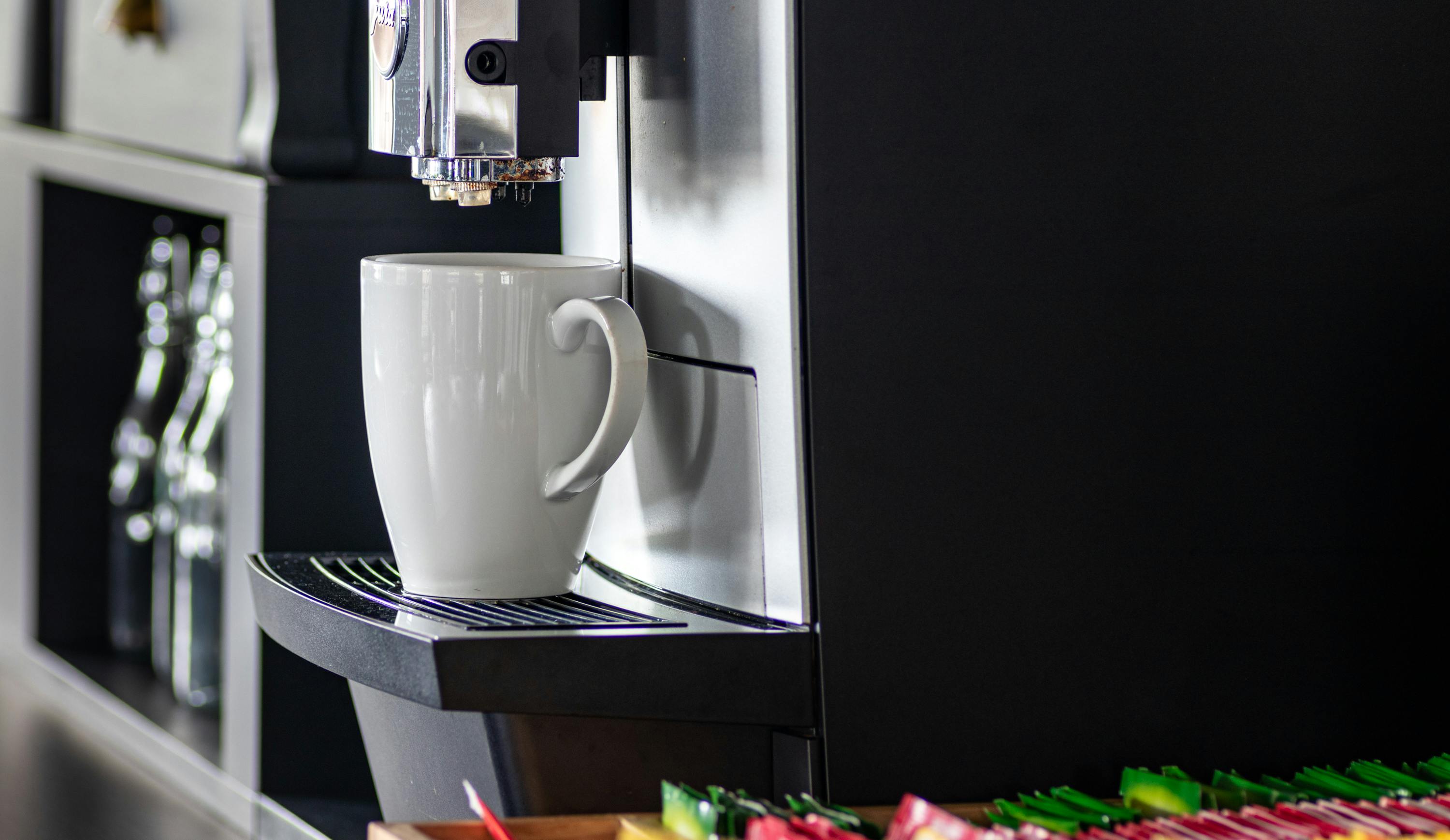 Een lekker kopje koffie kan je drinken in het Grand Café bij Il Cielo in Kasterlee als je een vergaderzaal huurt.