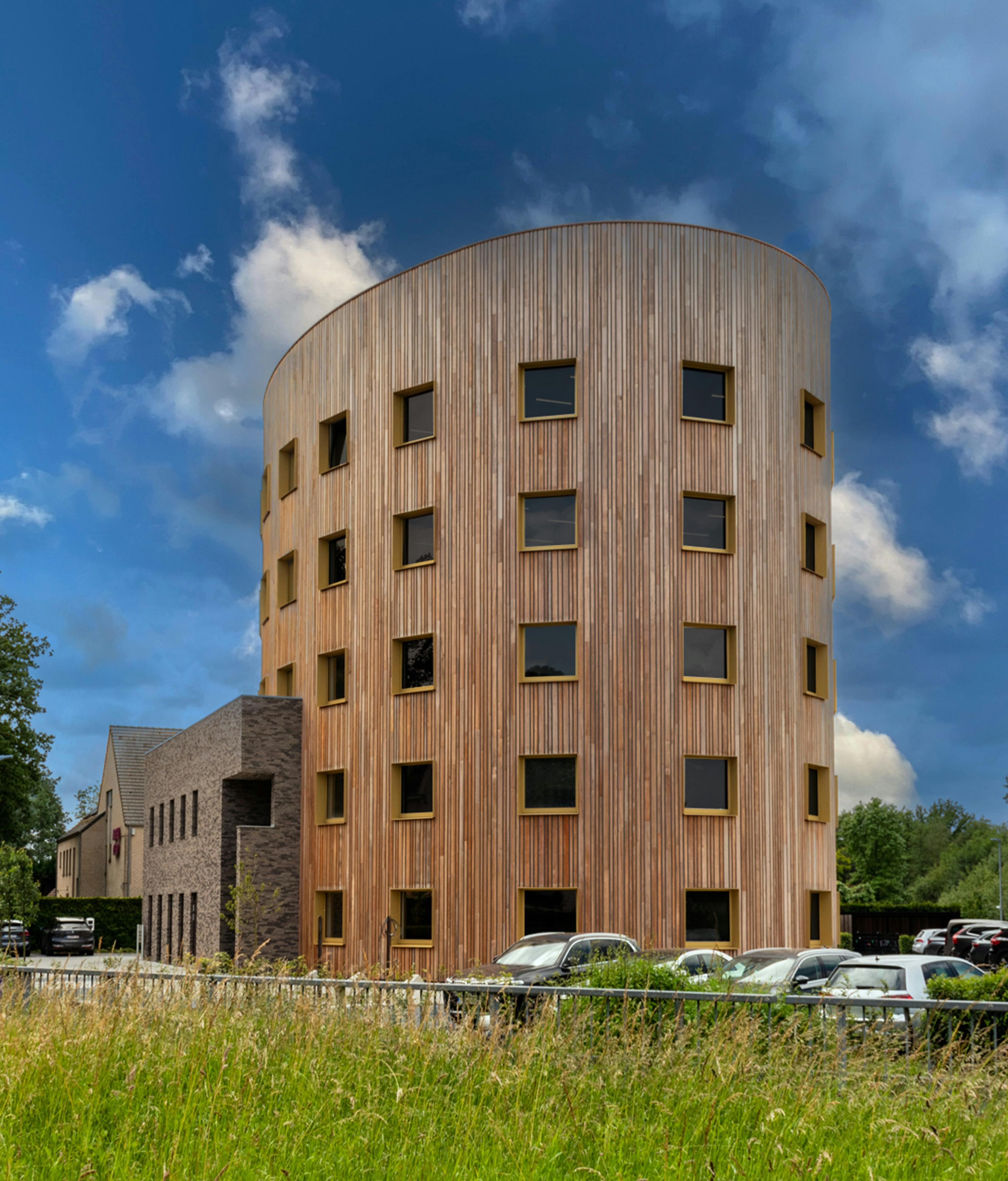 Het Il Cielo gebouw dat een landmark is in Kasterlee.