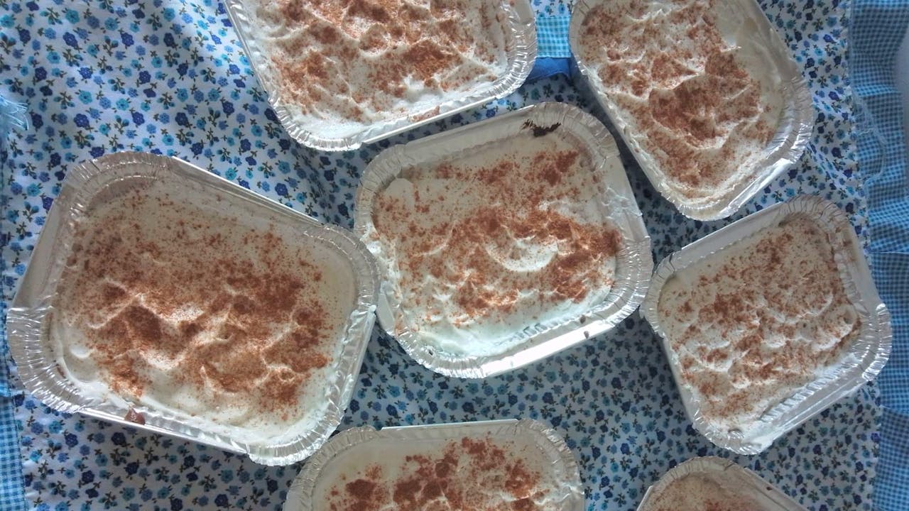 Creamy desserts in aluminium trays made by Ditraiza Ramírez.
