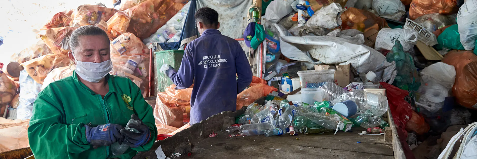 Recolectores de basura de Colombia que forman parte de la cooperativa Planeta Verde.