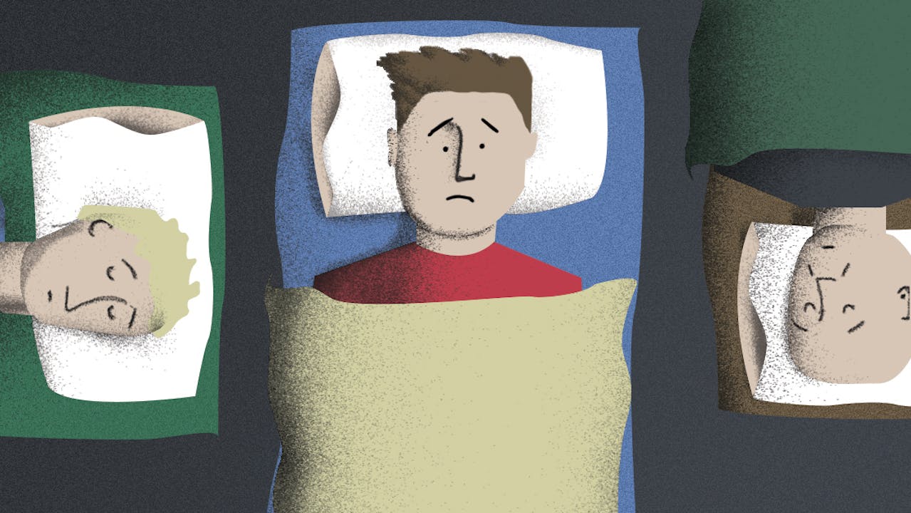 Illustration de trois personnes allongées sur le sol, la tête posée sur un oreiller.  Deux d'entre elles dorment. L'homme à la chemise rouge est réveillé et semble inquiet et malheureux.